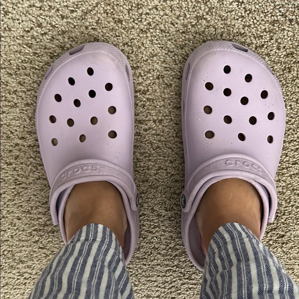 Crocs Classic Clog in Light Purple